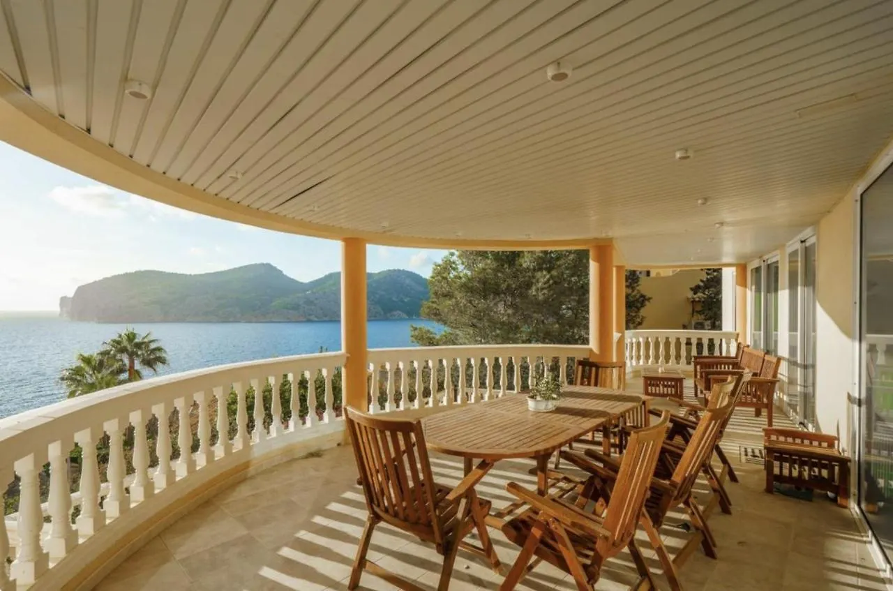Villa Camp De Mar, Sea View location